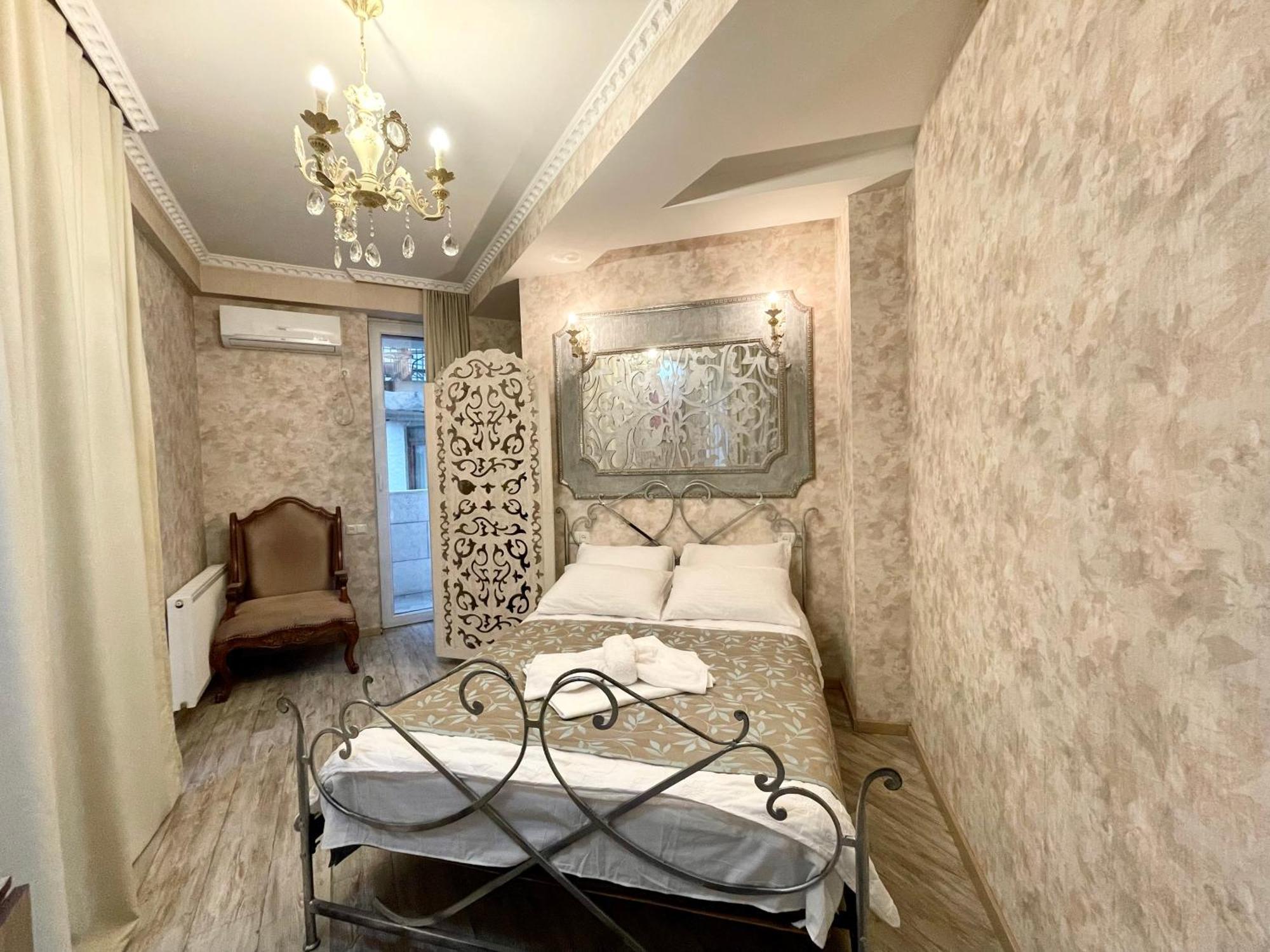 Central Apartment Tbilisi Bagian luar foto